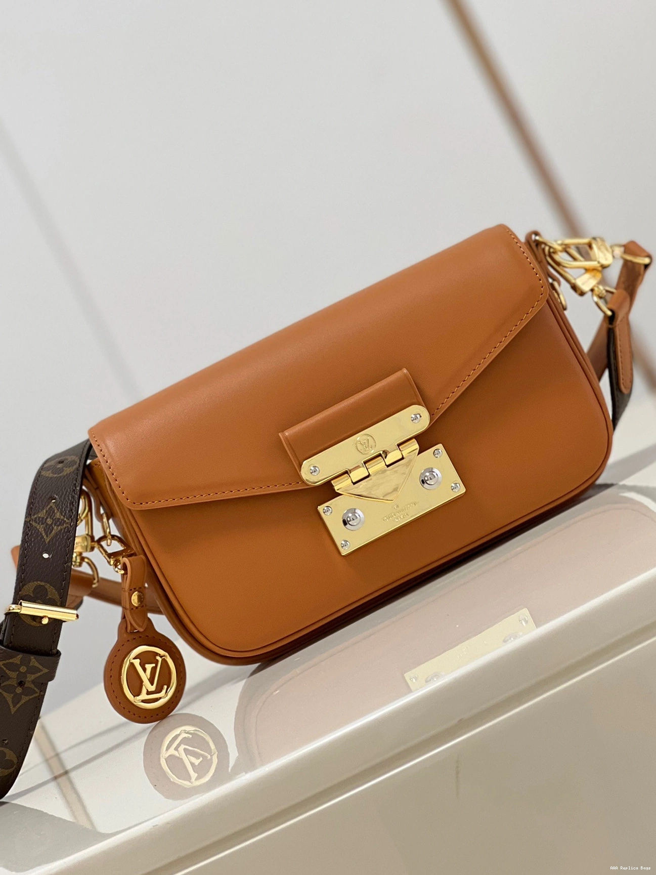 Aaa replica ru Vuitton Louis SWING 0802